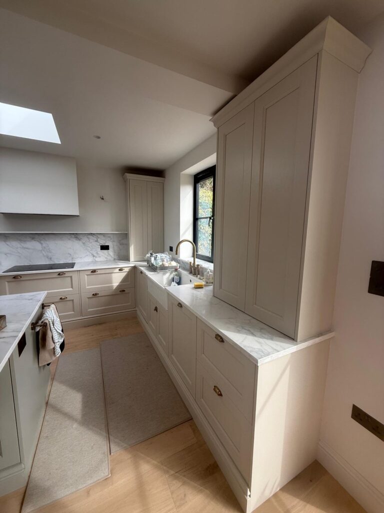 Bespoke painted shaker kitchen fitted by R3 Carpentry, West London